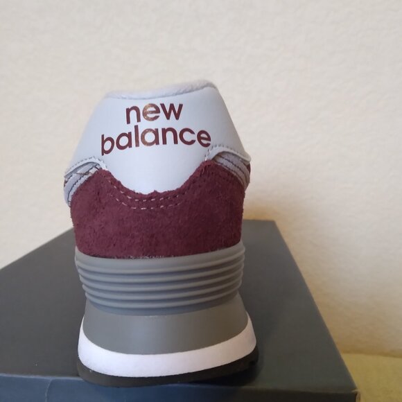 New Balance 574 Core Classic - Women's Sz 8.5 Medium- Burgundy Suede/Mesh - Picture 2 of 9